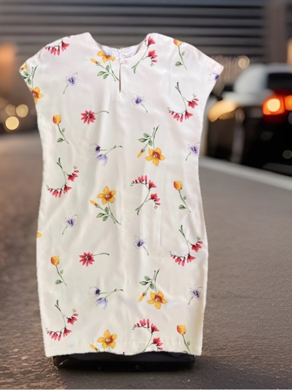 VTG Maggie London Silk Dress.  Size 10. Lovely & Flattering Dress. Never worn.